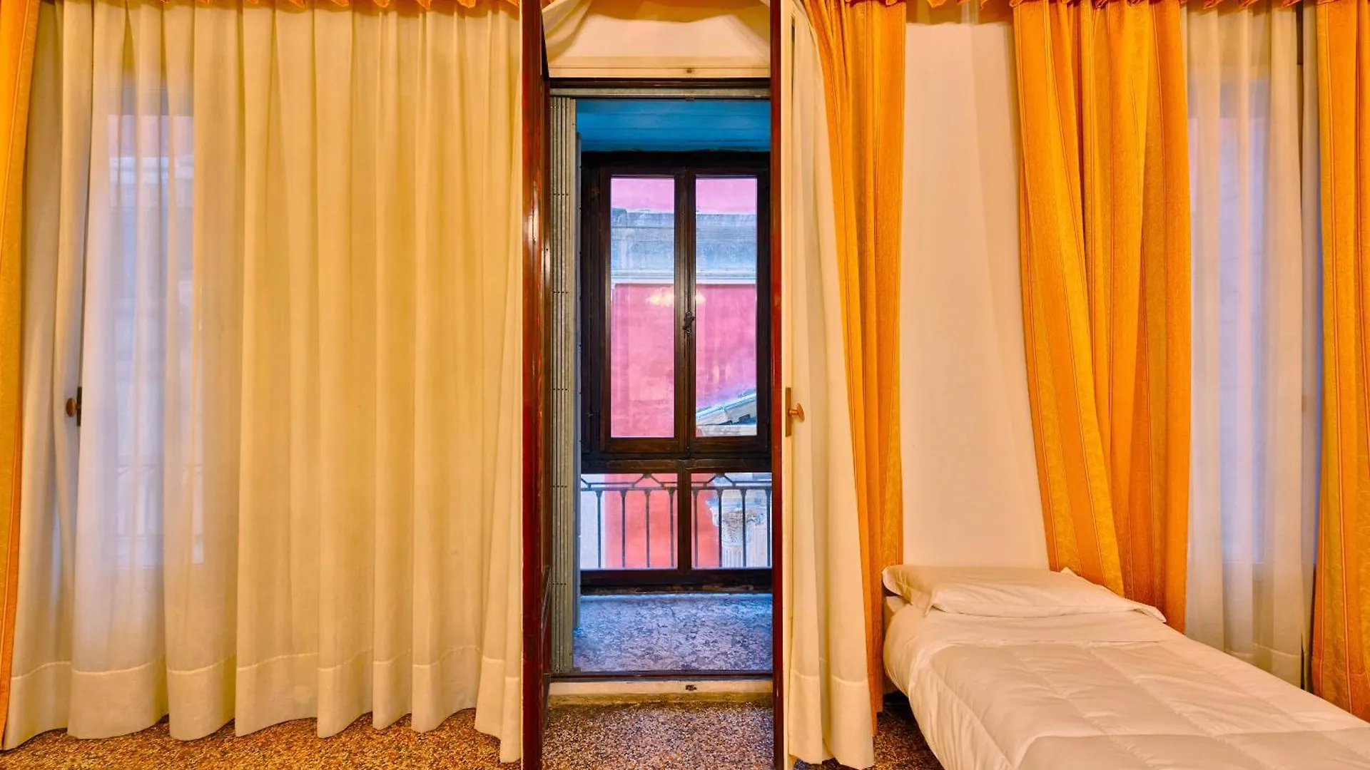 Joy Rialto Rooms Venezia 0*,
